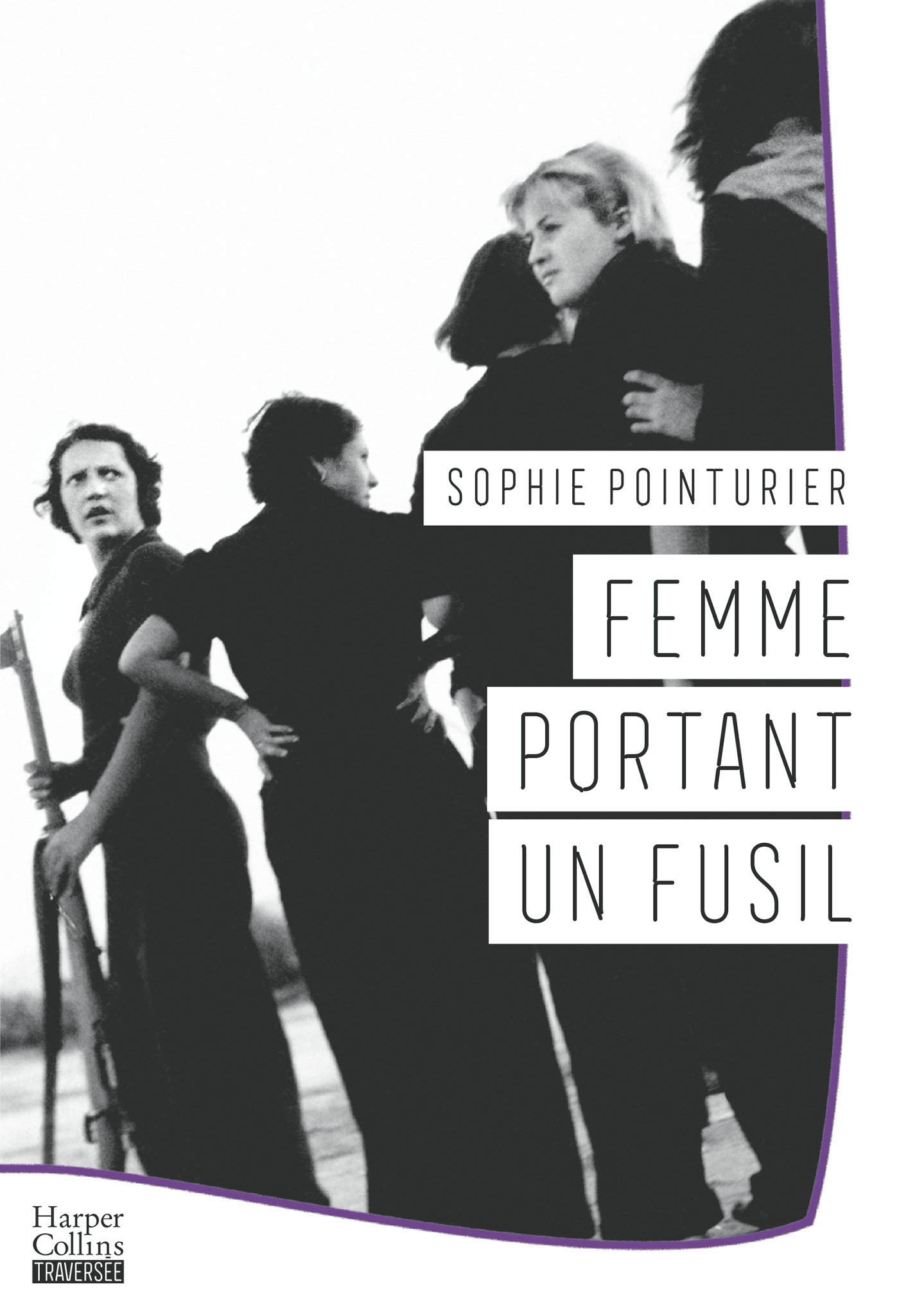 Femme portant un fusil